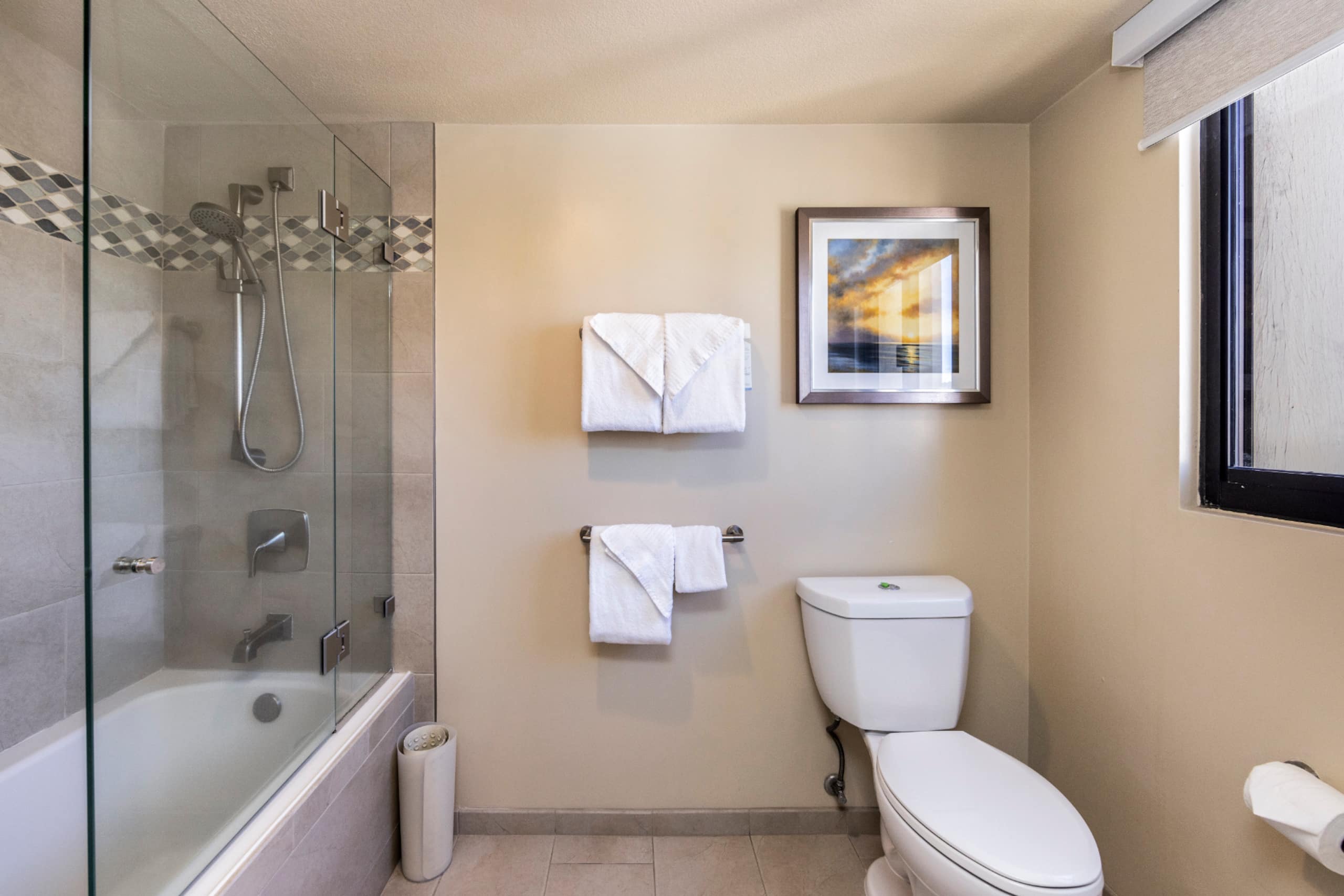 Condo in Honolulu · ★4.92 · 2 bedrooms · 4 beds · 2 private baths - Image 11