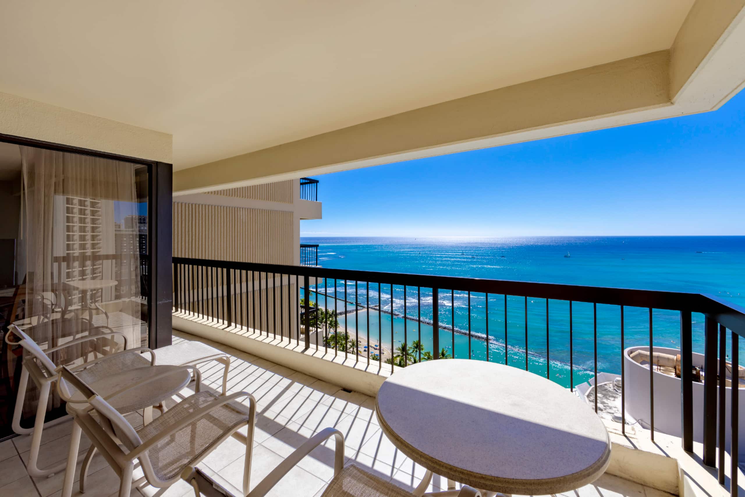 Condo in Honolulu · ★4.92 · 2 bedrooms · 4 beds · 2 private baths - Image 14
