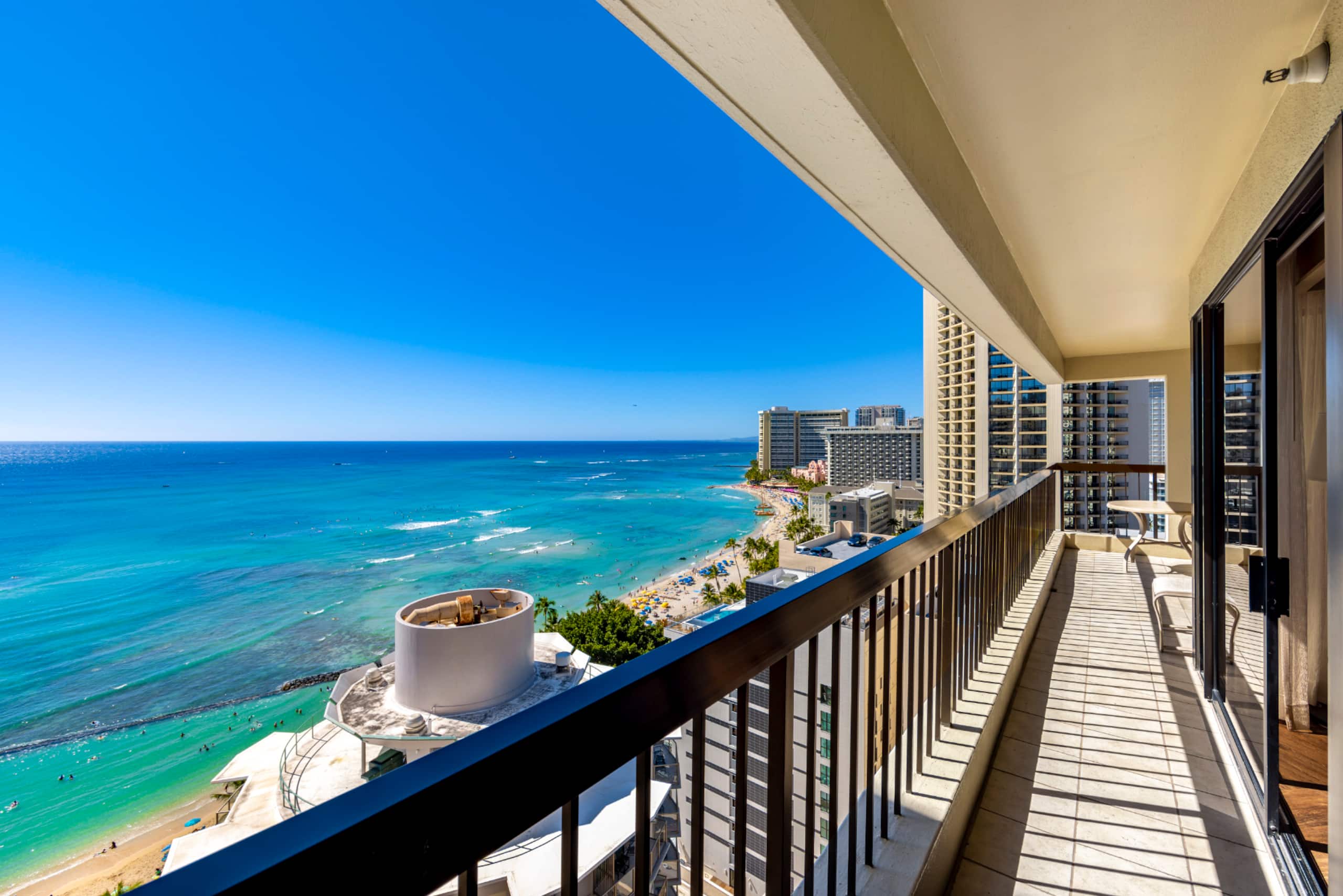Condo in Honolulu · ★4.92 · 2 bedrooms · 4 beds · 2 private baths - Image 12