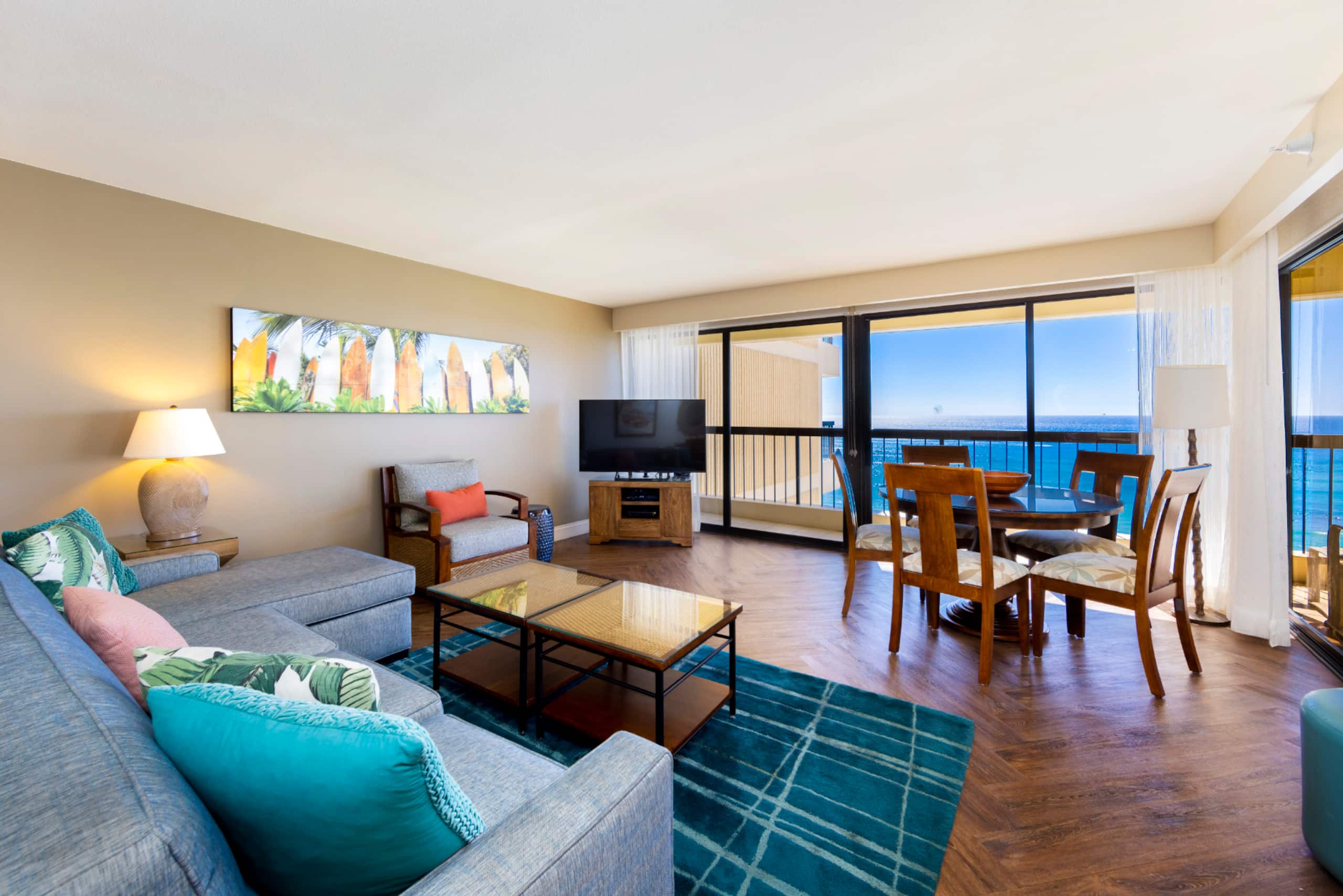 Condo in Honolulu · ★4.92 · 2 bedrooms · 4 beds · 2 private baths - Image 6