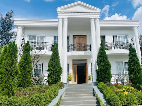 A Chic 1 bedroom apartment with gorgeous views!