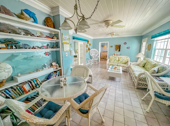 5-bedroom Waterfront Home, 4 Sunset Porches + Dock - Harbour Island