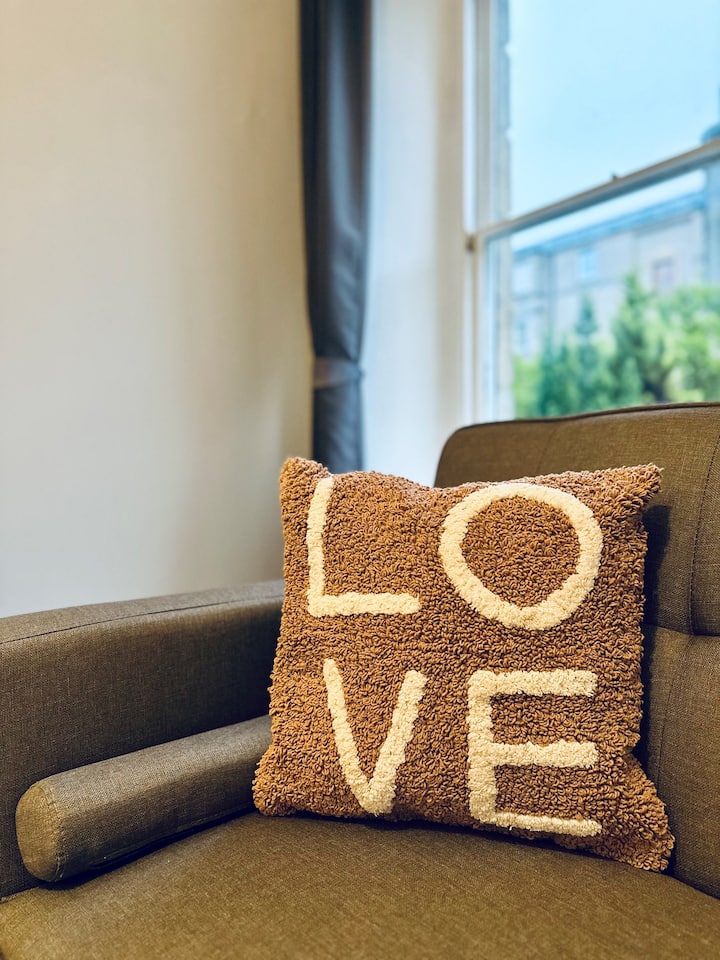 Upmarket Ground Floor Apartment In Morningside - Edinburgh
