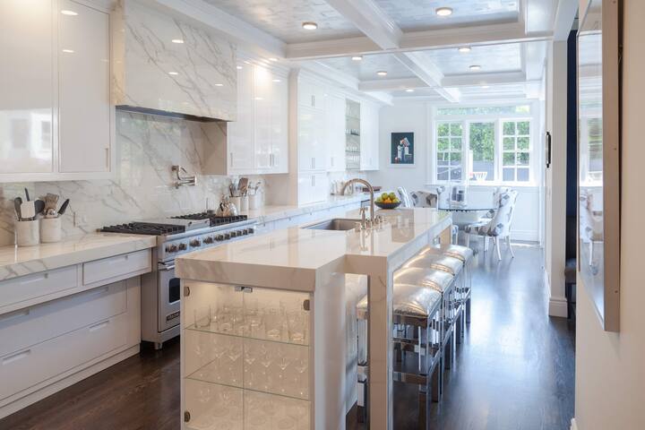 Luxe 4BR/6BA Pac Heights Grand Home w Speakeasy gallery image 5