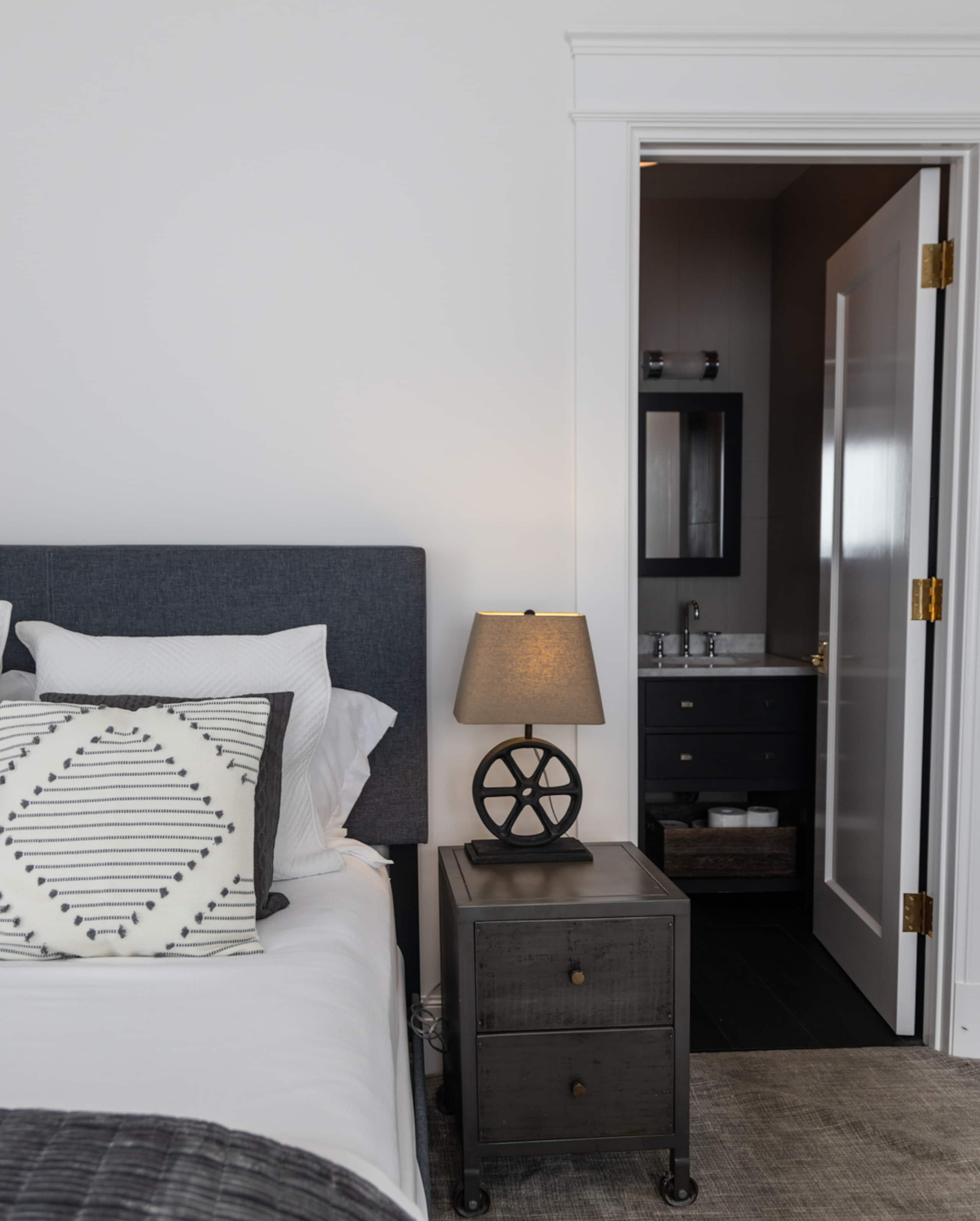 Home in San Francisco · ★5.0 · 4 bedrooms · 4 beds · 5 baths - Image 35