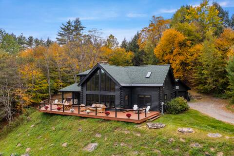 Cozy Mountain Cabin w/ Hot Tub & Beautiful View