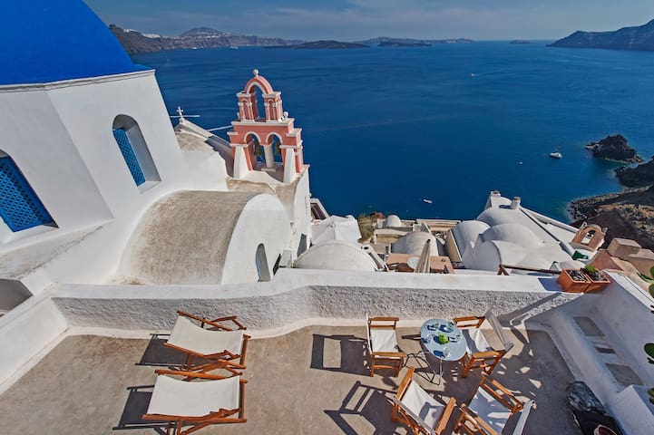 The “It” Cave at the Blue Dome