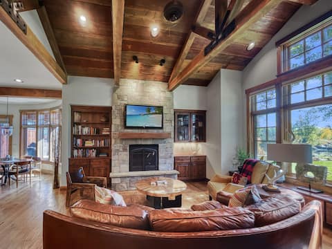 Successful Airbnb property: Luxe Guesthouse-Ideally located! in Four Corners