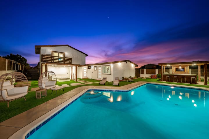 Traveler’s Dream:Outdoor Bar, Cabana, Arcade, Pool