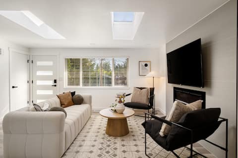 Rainer Haus | Modern Foothills Retreat