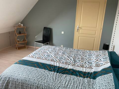 Rent a bright room with breakfast