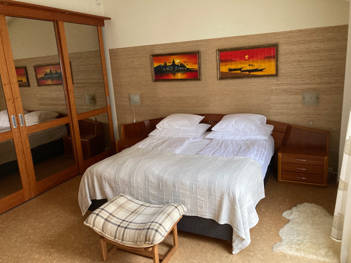 Основна спалня с голяма

спалня