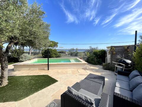 Beautiful villa with pool by the lagoon