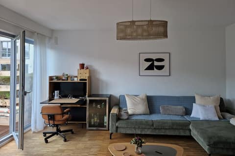 Leistungsstarkes Airbnb: 60 sqm Studio on Gleisdreieck Park in Kreuzberg