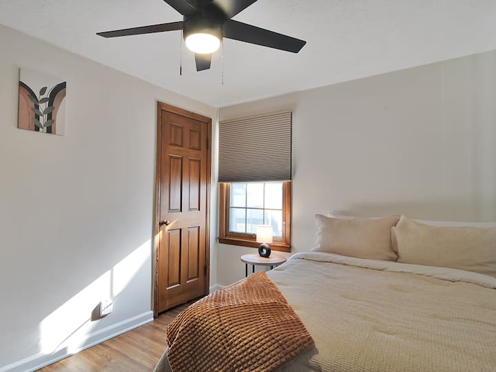 Dormitorio de 1 cama tamaño grande para 2 personas.