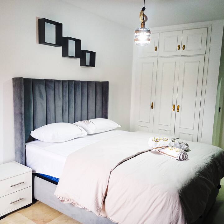 საძინებელი: პირველი საძინებლების 2 ადგილიანი საწოლი