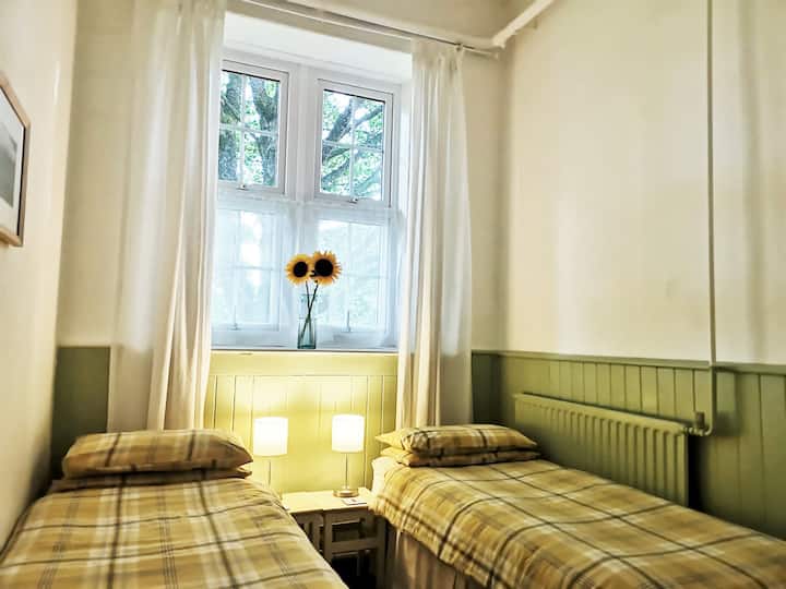 Habitación doble con dos dormitorios.