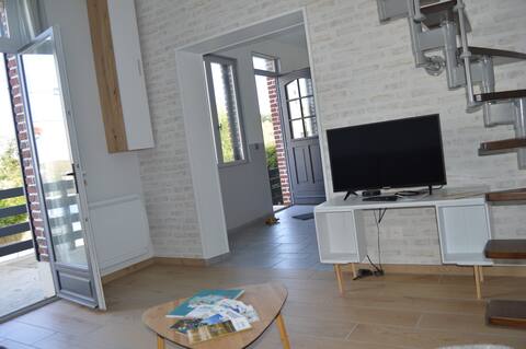 Popular Airbnb listing: House with sea view, L'Hirondelle gîte in Ault