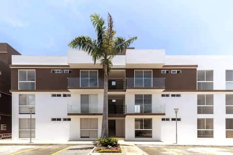 Ocean-view apartment, near the airport