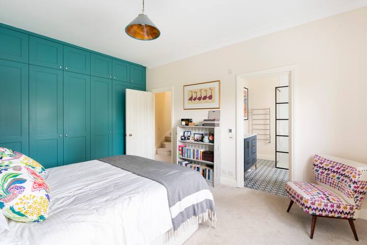 Entire bright spacious house gallery image 4