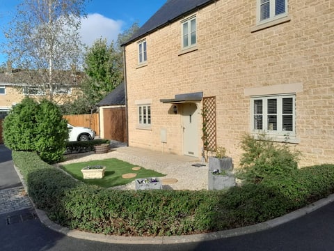 Top performing Airbnb: Home in the heart of Cotswolds in Cirencester