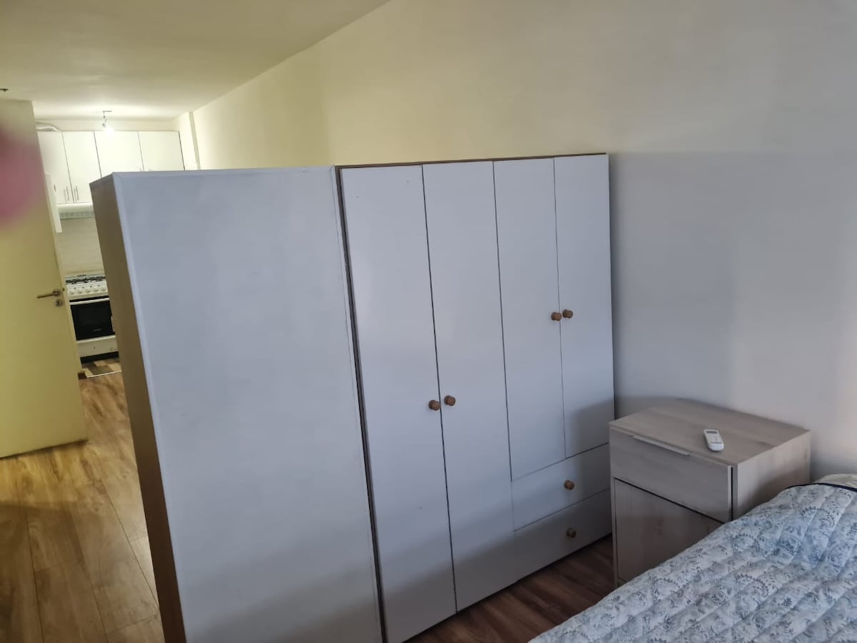 Apartamento reformado com varanda em Balvanera