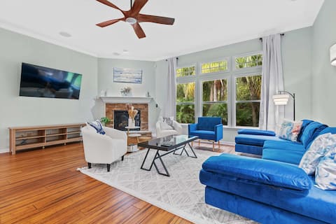 Spacious 5-Bedroom Family Retreat - Pet Friendly!