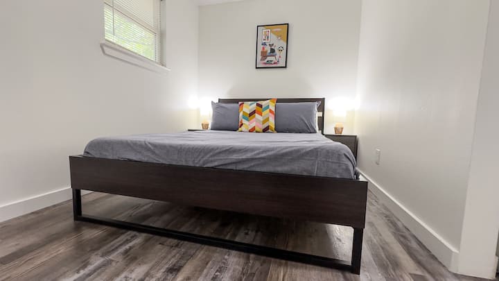 ქროლეთ, ჩართეთ სინათლე და ჩართეთ ლამპები, წაიკითხეთ წიგნი!