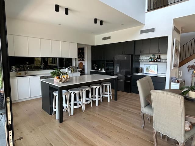 Clayfield Family Home gallery image 2