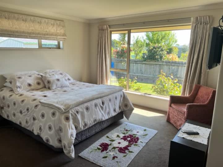 Veľká manželská posteľ