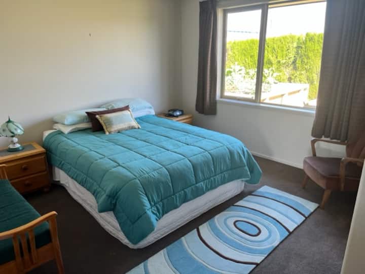 Menšia manželská posteľ