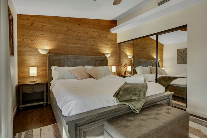 dhoma kryesore e gjumit : krevat dopio "king", banjë private