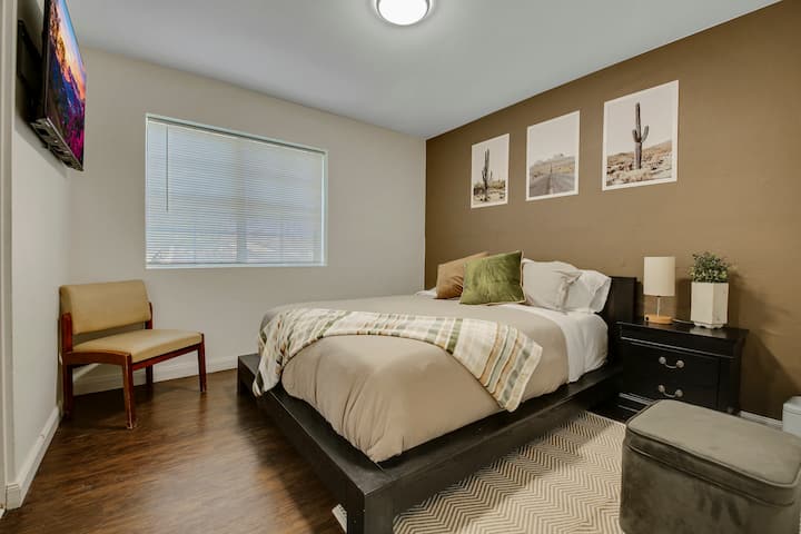 Dhomë gjumi dopio "queen" me TV