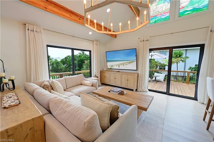 Elegant Beachside Luxury Home Awaits! - Bonita Springs, FL