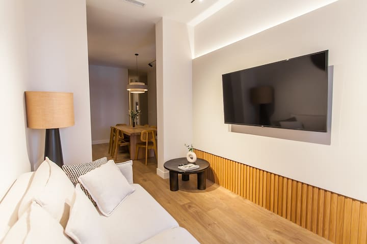 Luxury in Malasaña: 3hab/3baños – 8 pax – Ascensor