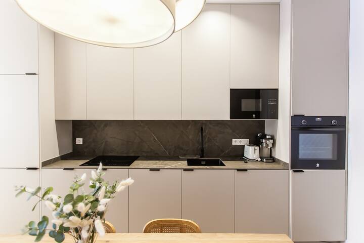 Luxury in Malasaña: 3hab/3baños – 8 pax – Ascensor gallery image 4