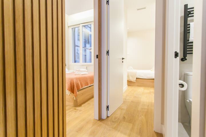 Luxury in Malasaña: 3hab/3baños – 8 pax – Ascensor gallery image 5