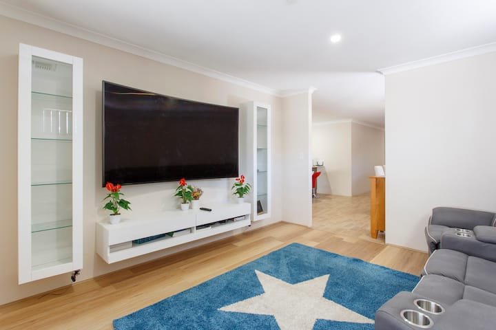 Luxurious Family Home - Bassendean