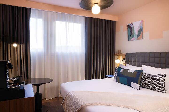 Les Artistes Hotel managed Airbnb listing 1