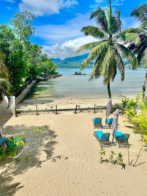 Pineapple Beach; Beachfront Two Bedroom Upstairs