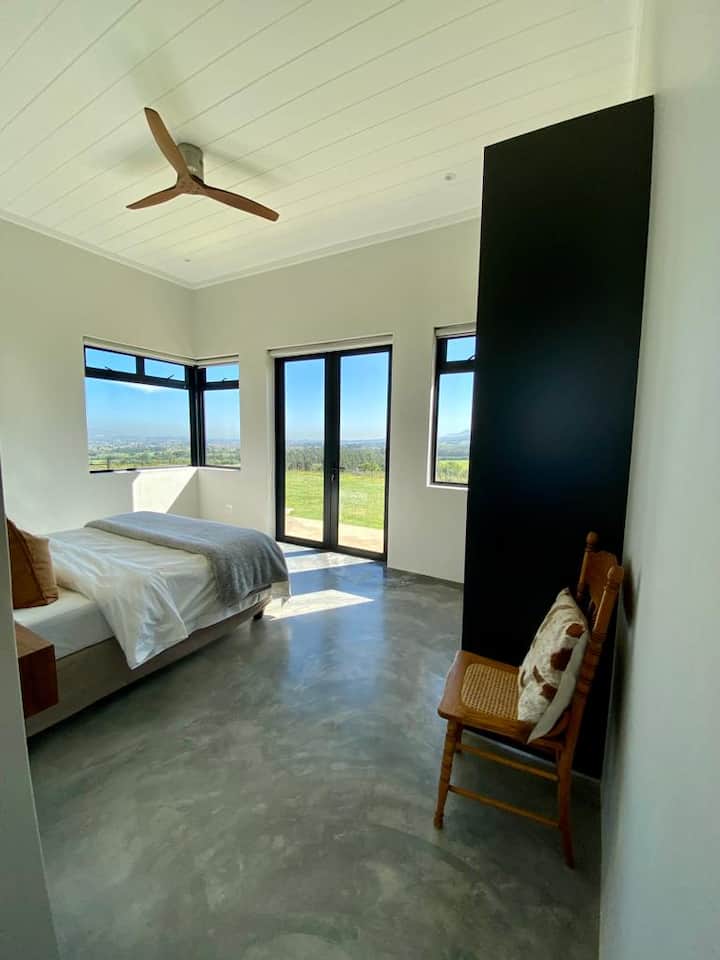 غرفة الضيوف 1 مع حمام كامل داخلي