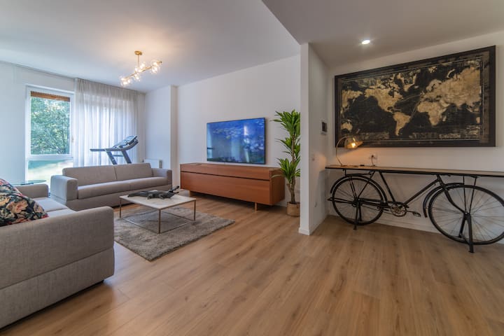 Darsena luxury apartment + private parking, Milan gallery image 3