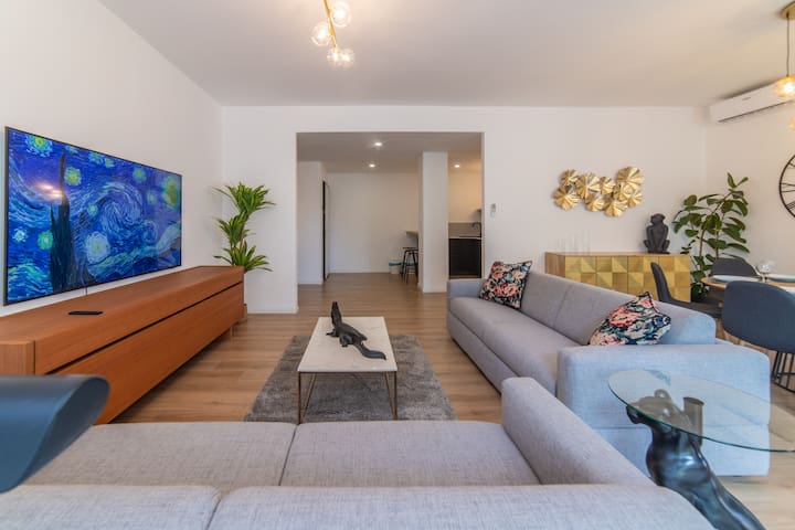 Darsena luxury apartment + private parking, Milan gallery image 4