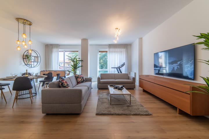 Darsena luxury apartment + private parking, Milan