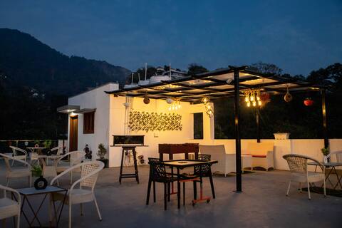 8BHK-HomestayRooftopGamesBonefirePartyBarbecueWFH