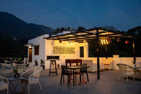 8BHK-HomestayRooftopGamesBonefirePartyBarbecueWFH