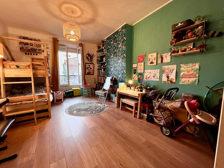 غرفة النوم 2. أسرّة بطابقين. في الفناء.