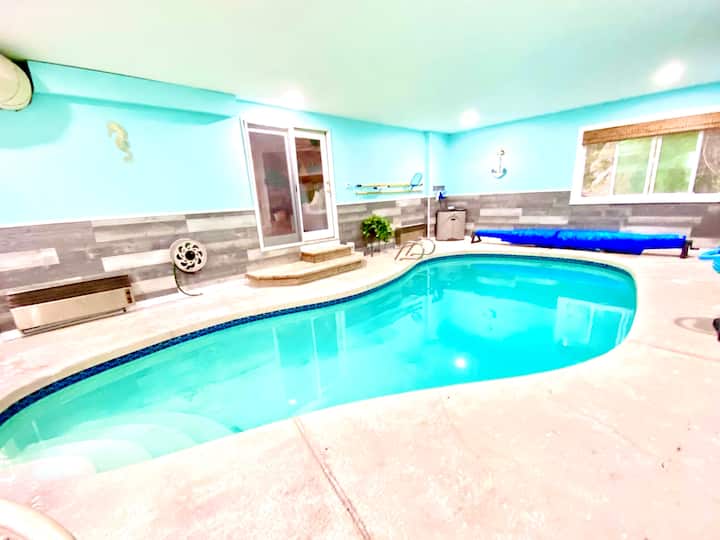 Sleeps 10, Indoor Pool, Hot Tub, Pups Ok