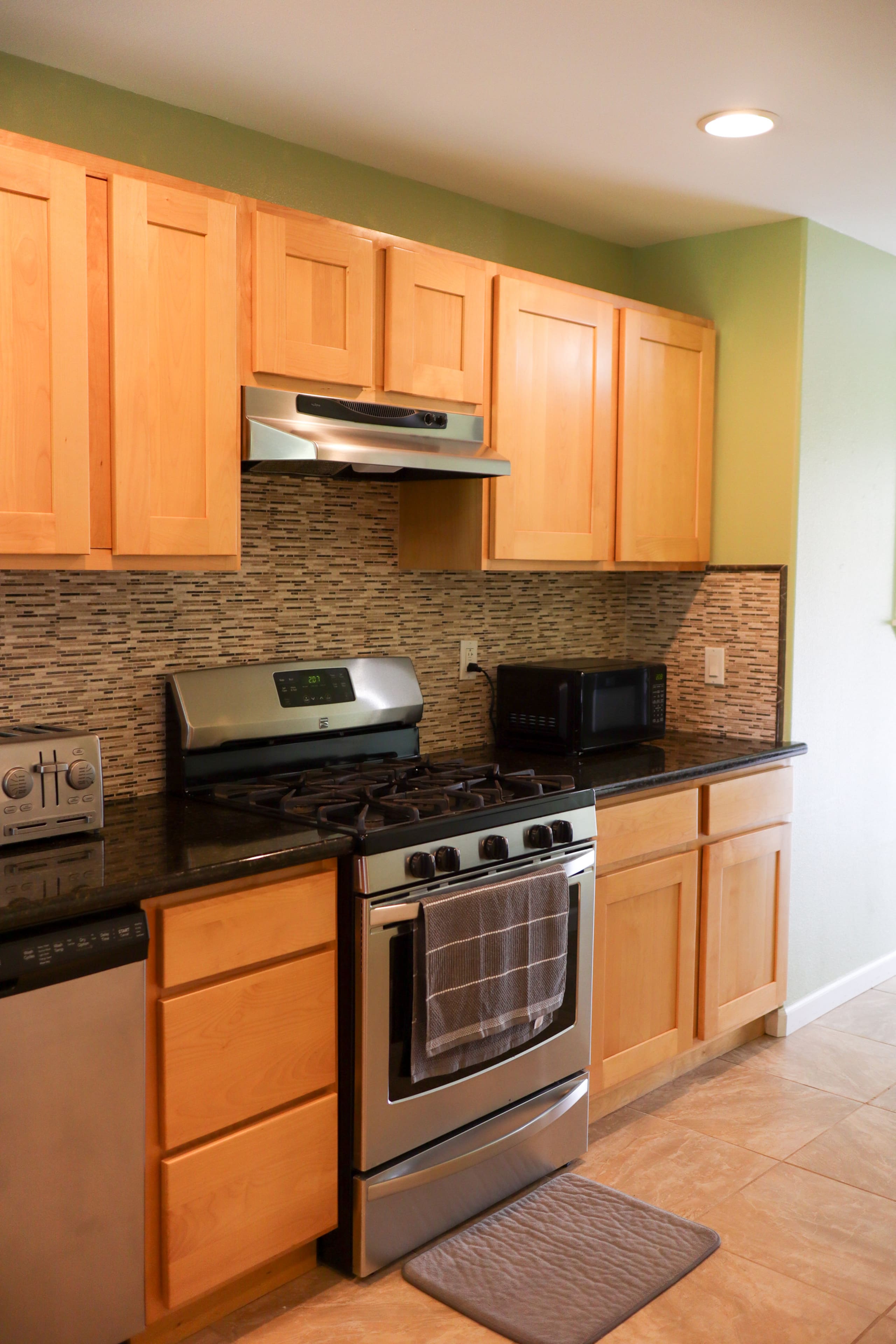 Home in Keaau · ★5.0 · 3 bedrooms · 4 beds · 2 private baths - Photo 11