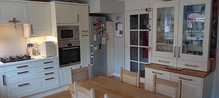 Cosy Taunton town house